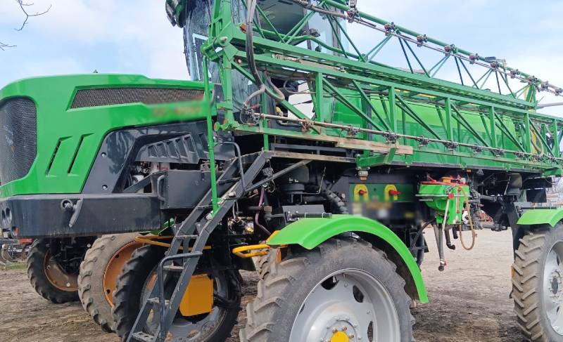 Монтаж терминала и ДУТ на опрыскиватель Барс